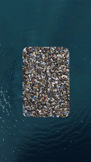 A common misconception with darker finishes is that you can’t see the bottom. If you are seated or viewing your pool from afar, darker finishes do look more reflective and elegant. When you get up close and look down into the pool at midday, you will see a beautiful dark blue watercolor, and you can see every square inch of your pool in full sun. Pool builder: @uniquecompanies Certified Applicator: @calplasteringaz Learn More: https://wetedgetechnologies.com/products/midnight (Picture: Product L