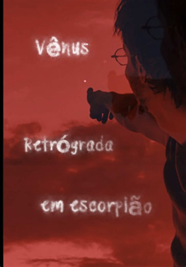 OUTUBRO RETRÓGRADO · Episódio 1: Vênus Retrógrada 🪐 Desde 3 de outubro, Vênus anda pra trás em Escorpião. No dia 24, Mercúrio para e desce atrás dela, no mesmo signo. Em plena eleição, outubro inteiro tá retrógrado. Vênus é o que a gente deseja e o que a gente valoriza. Retrógrada em Escorpião, ela puxa pra fora o que estava debaixo do tapete: nos nossos vínculos, nas amizades, na política. Não é hora de decidir com medo nem com raiva. É hora de olhar de novo e perguntar: o que eu quero de verd
