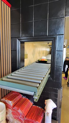 Every detail counts 🍣✨ From #pokebowls to sauces here’s what goes into your #Meshuga order before it hits your door. #Meshuga4Sushi #BehindTheRoll #FreshToGo | Meshuga 4 Sushi