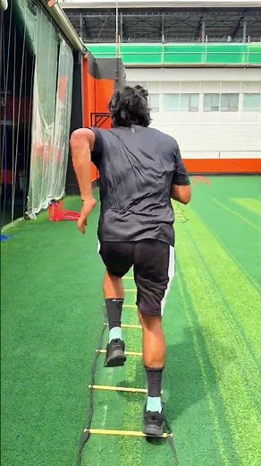 Ladder drills 🏃‍♂️🪜 #shortvideo #running #footwork #agility