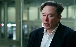 Elon Musk Talks Twitter, Tesla and How his Brain Works — Live at TED2022