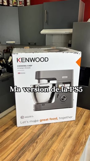 Les Secrets De Geoffrey | Pâtisserie • Recettes • Astuces on Instagram: "🎄 Mon meilleur cadeau de Noël (et de très loin) La Rolls-Royce des robots pâtissiers : Le Cooking Chef de Kenwood 👉 Il cuit, 👉 il mijote, 👉 il monte les crèmes, 👉 il travaille tout seul, pendant que toi… tu bois ton meilleur café C’est simple : une fois que tu y as goûté, tu ne peux plus revenir en arrière Si tu veux t’offrir LE robot ultime pour passer un cap en pâtisserie, j’ai un code exclusif pour toi 👇 🎁 + de 50