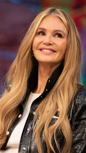 📺La super modelo Elle Mcpherson cuenta cómo ha cambiado la relación de las famosas con la audiencia: "Ahora con las redes hay que estar cerca". 👩‍🦰La actriz y modelo estadounidense, conocida por su aparición en la serie Friends, está en España como invita de de honor en la celebración del 80 anoiversario de la revista ELLE, que le otorga un reconocimiento a toda una carrera delante de la cámara. 📸Elle Macpherson fue descubierta y alcanzó fama internacional en gran parte gracias a sus frecuen