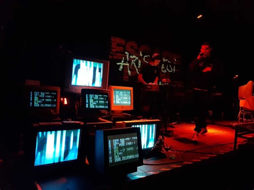 Inchiriere de Decoruri RetroHost Retro-Tech Events Evenimente Divertisment Party Nostalgic Scenografie Audio Video Vintage JOC PC Pereti Tv CRT Walls Bucuresti Sectorul 2 • OLX.ro