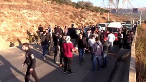 Lebanon protesters continue wave of demonstrations, block roads in Beirut - National | Globalnews.ca