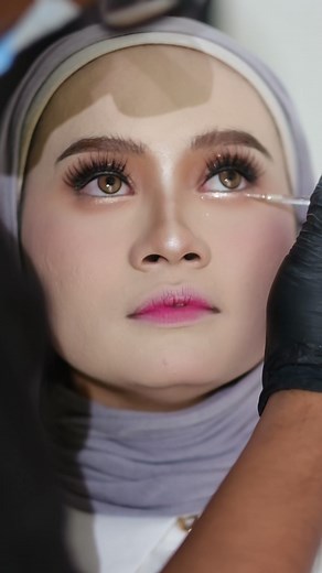Glitter Eyeliner Makeup Tutorial: Waterproof White Liquid Eyeliner Tips
