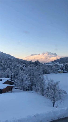 7.7K views · 293 reactions | Questo è quello che succede quando si viaggia in treno tra #Tirolo e #Salisburghese...  ❄️ ️ ©Österreich Werbung_Cecília Gergely #feelaustria | Vacanze in Austria | Facebook