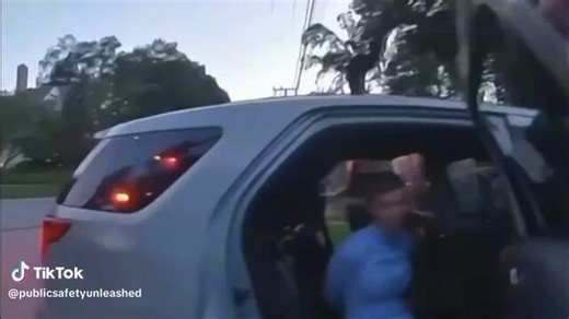 A Woman resisting arrest. 🚔👮‍♀️🤦🏽‍♀️ - NewsBreak