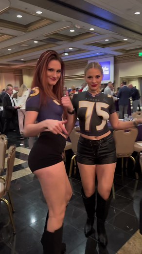 Body Painted my beautiful models with Ravens Jonathan Ogden (Hall Of Fame) #75 Jersey’s for The Jonathan Ogden Charity Fight Night! #bodypaint #jenthebodypainter #paintings #football @Nicole Dimuzio @Joy Jewell
