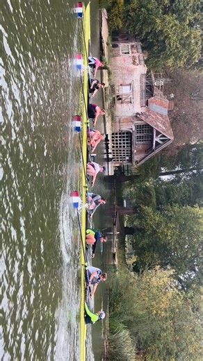 Coming through halfway. 4 of these women have come to Brookes to study a masters course, having previously rowed & studied abroad, at Tennessee, Oklahoma, Eastern Michigan and Mercantile. They’re looking to continue rowing and take their athletic and academic careers to the next level. If you think this could be you, head to our bio and fill out the ‘expression of interest’ form and a member of our coaching team will reach out to you. | Oxford Brookes University Boat Club