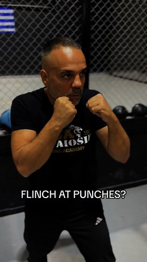 Do this drill that will help you learn not to close your eyes when you take punches 🥊 Download "boxingfam" app for more boxing lessons #papaiosif #boxing #family #boxingtraining #boxingforall | Papaiosif Boxing Family