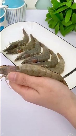Amazing Shrimp Peeler Tool 🦐 | Easy & Fast Shrimp Cleaning Hack!