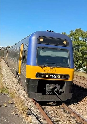 Endeavour through East Maitland #trains #trainspotting