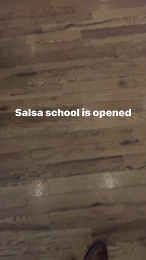 Look and learn the right way to dance salsa | The Real salsa dancers club