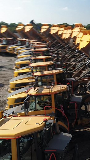 1.3M views · 37K reactions | Friday flashback to 3 years ago and this line up of machinery during the project to remediate and redevelop the former Nailstone colliery into a new business park. #collinsearthworks #envirotracltd #collinsdemolition #heavyequipment #construction #constructionindustry #tractors #excavators #bulldozer #volvoce #dumptruck | Collins Earthworks Ltd | Facebook