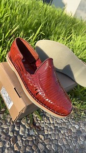 He deserves it, get him a pair of huaraches this Valentine's Day! Code "VALENTINE" at checkout for 15% OFF! 🎁 | Rodeo Durango