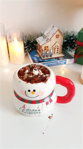 Pop on Instagram: "Aesthetic christmas morning routine 🎄✨☕ A soft and cozy Christmas start! 🎄✨ Join my relaxing morning routine: from turning on the cozy Christmas glow and doing skincare with a Donald Duck mask, to sipping hot cacao while watching Home Alone 🏡 If you love cozy vibes, hit like and let me know your favorite Christmas routine! 🤍☕ #morning #preppy #home #thatgirl #cleangirl #winter #skincare #christmas #cozy #morningroutine #aesthetic #asmr #selfcare"