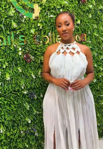 This dress is a stunner🤍🤍🔥💯All sizes available and it comes on black color🖤☺️