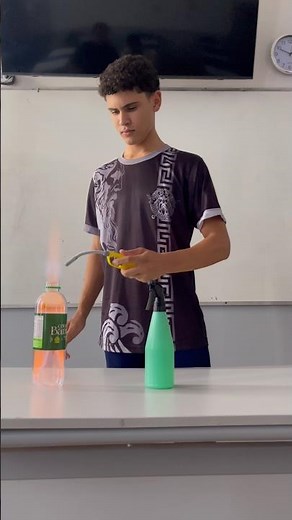 🧪Atmospheric pressure in action: the collapsing bottle 🌬️🔥 #education #physicsteaching