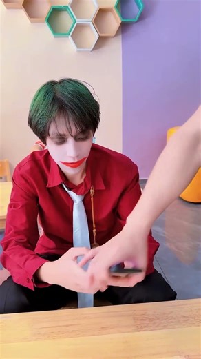 天使生病，被同学嘲笑，最后太有爱了。#小丑 #天使 #超人不会飞 #kpop #kpopdemonhunters #huntrix