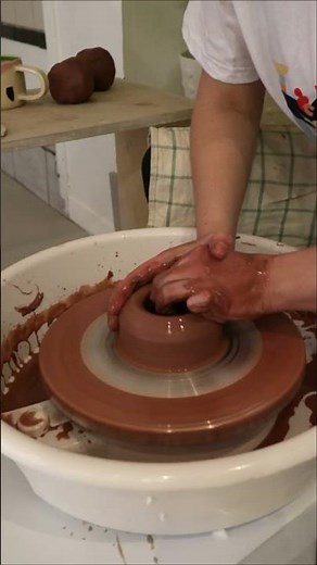 How to Use a Pottery Wheel