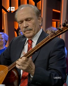 310K views · 6.2K reactions | Nana me lot në sy m’thojke këndoma “çohu Rexho, çohu djalo” – Me plotë emocione e nën tingujt e çiftelisë të Soner Ozbilen #ATV #Libero | ATV Videos | Facebook