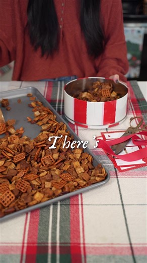 How to make the perfect homemade party mix for the holidays! 🍯✨ Every handful is a mix of salty, a little spice, and sweet, just what every party needs! FULL RECIPE BELOW 👇 Save this for your next get-together! INGREDIENTS 9 cups Chex mix (corn, rice, and wheat) 2 cups pretzels 2 cups nuts 1 cup bagel chips ¾ cup butter ½ cup honey (has to be Carmichaels Honey 👀) 6 tbsp Worcestershire sauce ⅓ cup hot sauce 1 tsp garlic powder 1 tsp onion powder 1 tbsp salt ½ tsp pepper INSTRUCTIONS 1. Preheat