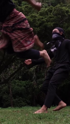 Silat Park Fight: Incredible Martial Arts Action! Experience the intensity of SILAT! We delve into the art of Silat with dynamic park demonstrations and thrilling wooded area combat. Witness awe-inspiring moves, flying kicks, and the raw power of martial arts. Don't miss this action-packed showcase! #Silat #MartialArts #ParkTraining #Combat #WoodedArea #FightScene #SilatMovements #ActionVideo #MartialArtsTraining #SelfDefense