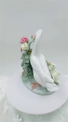 Lladró Porcelain Figurine – Model 1439, Goose with Goslings, Hand Made in Spain