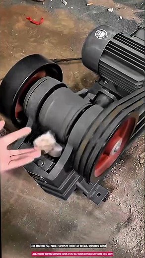 Jaw Crusher Machine Crushes Stone at 150 kg/hour with High-Pressure Steel Jaws