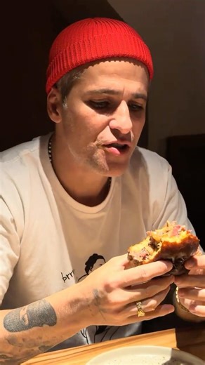 Wagyu Journey: Bruno Gagliasso Tries Our Kirishima Burger Experience 🇧🇷🔥🇯🇵