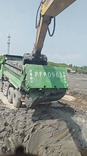 Use the bucket to scrape the mud in the truck bed. | Woodform Crafts