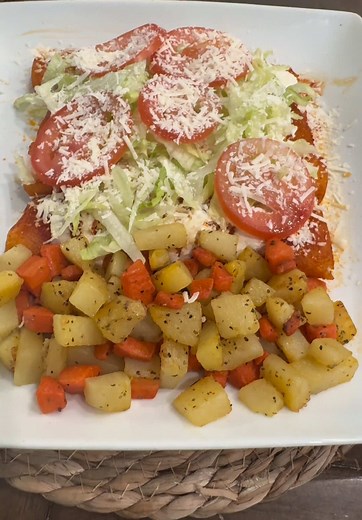 Deliciosas enchiladas rojas con papas y zanahoria