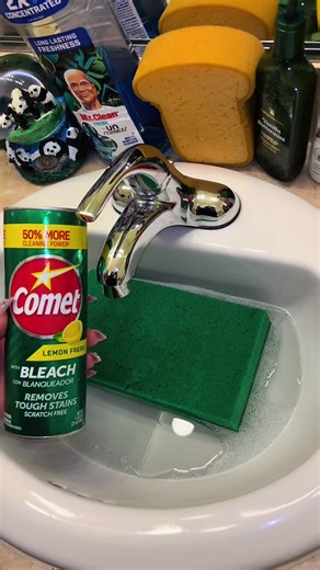Comet Suds: ASMR Sponge Squeezing Experience