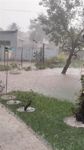 Margery recorded more than 150mm of rain in Newcastle in KZN since yesterday. Are recording the rainfall in your area? If so please let us know how much there was this morning. Send photos and videos to whatsapp 0812518029 See https://snowreport.co.za for weather forecasts. | Snow Report SA