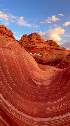 Desert season is here! If you are planning to travel to the American Southwest in the near future, aave this for your next road trip ↓ 🌊 Page, Arizona 🟢 Horseshoe Bend: 1.5 miles RT, easy, paved dirt path. Go for sunrise if you want minimal crowds and easy parking. 🟢 Antelope Canyon: Upper = easier more light beams; Lower = ladders narrower passages. Both require guided tours, so book weeks ahead. 🟢 Lake Powell – Kayak to Antelope Canyon: 4–6 miles RT depending where you start. 🟢 Glen Canyo