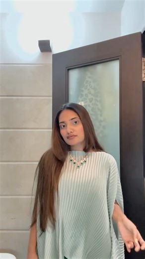 Ayushi Dhariwal | Diamond Jeweller on Instagram: "Getting to showcase what I designed 🤝 wedding ssn 💕 { Indian weddings, Polki jewellery, jewellery influencer}"