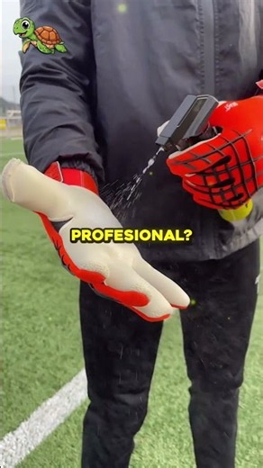 ¿Por qué el guante de un portero es tan pegajoso? 🧤 #futbol #curiosidades #viral #shorts #futbol