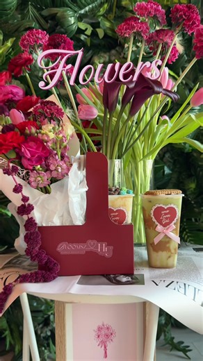 This Saturday 9-4pm. Come get flowers, coffee and cute photo keychains! FREE digital strip included. DM to rsvp photobooth spot. #ValentinesDay #flowers #coffee #photobooth #longbeach @Bloomsz.co