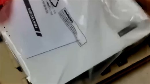 海康威视DS-7100系列硬盘录像机外观简洁耐用，开箱即用，适合家庭和小型商铺监控需求，安装方便，录像清晰稳定。