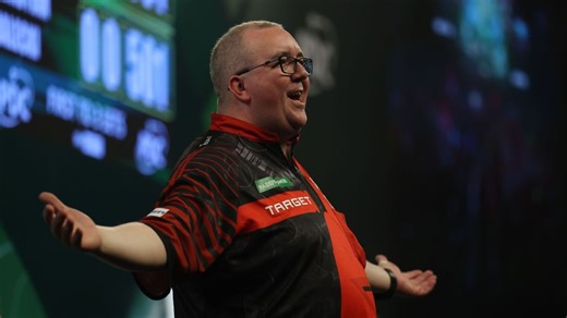 World Darts Championship: Stephen Bunting rallies to win first-round epic