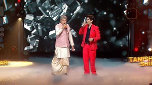 Three generations. One timeless song. Infinite emotions 💖🎼 Tanishk Shukla, Suresh Wadkar & Shreya Ghoshal made this moment unforgettable. 🌟 #AurIsDilMeinKyaRakhaHai #SoulfulEvening #MusicMagic 🎶❤️ | Sony Entertainment Television APAC