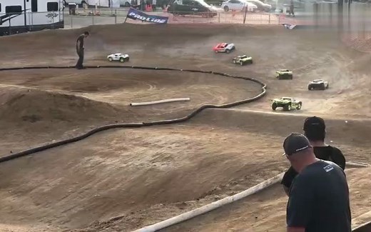 遥控车比赛这么刺激？享受一段汽油发动机带来的激情_汽油RC遥控车赛事