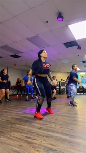 Clases de Zumba: ¡Danza y Ejercicio para Todos!