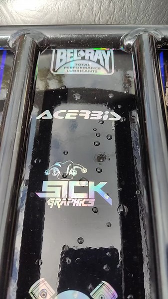 Formula LX 250 con sus gráficos en holográfico (tornasol) instalados.. info al whatsapp