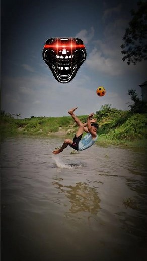 Who can jump and hit the ball well with the ball on their chest?#football #goalkeeper #save #jumps