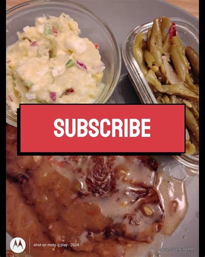 Smother Grill Pork Chops with Dark Brown Gravy #food #cooking #foodie #bbq #recipe#ladies #cooking