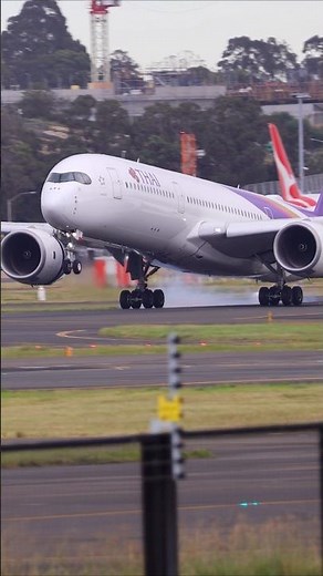 Thai Airways TG471 Bangkok-Sydney (BKK-SYD) HS-THT, A350-900