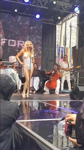Willa Ford | I Wanna Be Bad Live @ #chicagopridefest