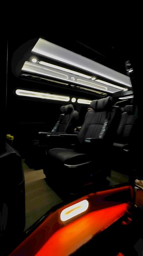 wow Toyota Hiace makin wadidaw 65 inc tv nya | Hardy Classic